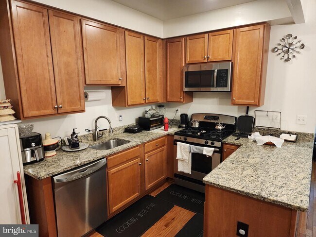 Foto del edificio - 1237 Rock Creek Ford Rd NW