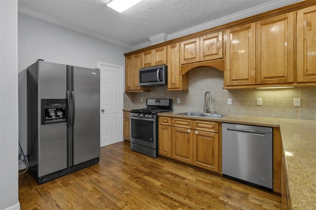 Foto del edificio - 341 W 23rd St