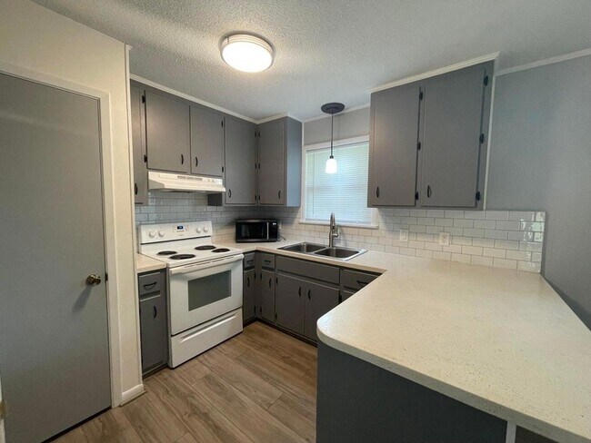 Foto del edificio - 122 Hillwood Dr