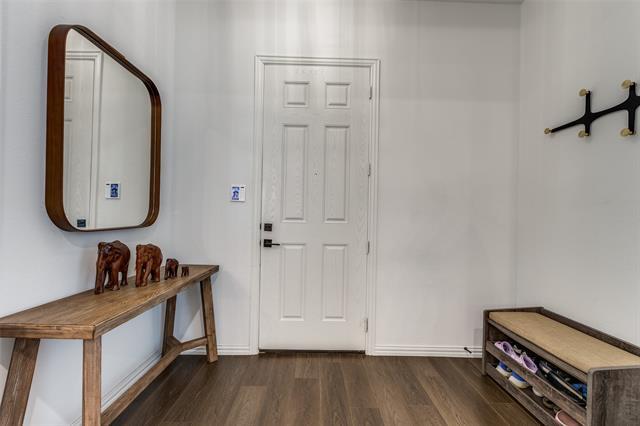 Foto del edificio - 8220 Bethpage Dr