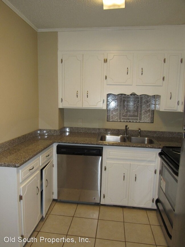 Building Photo - 2 br, 1 bath House - 6400 Fairfield Drive A