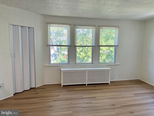 Foto del edificio - 2729 Cedar Ln