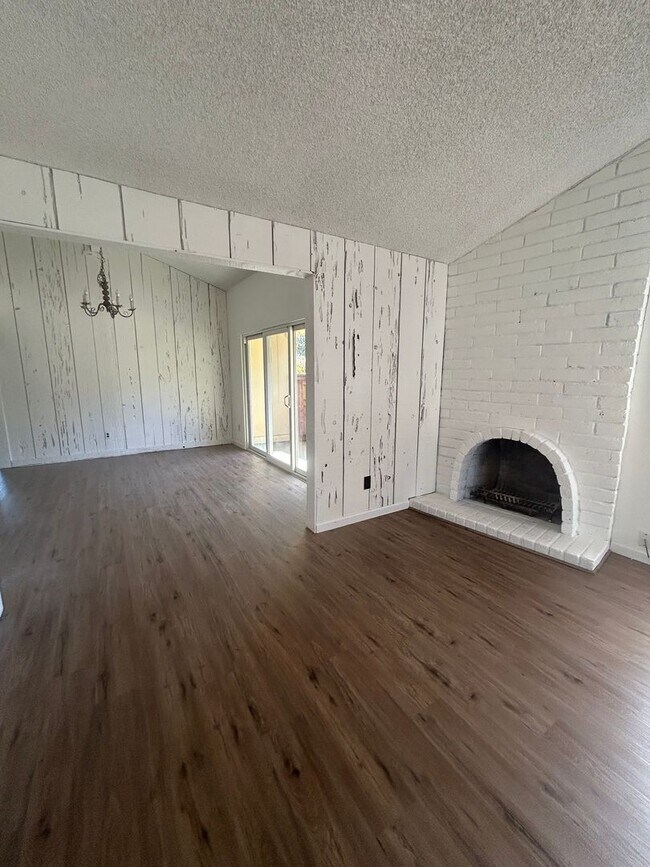 Foto del edificio - 4900 Summerwood Cir