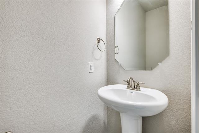 Foto del edificio - 1124 Lake Cypress Ln