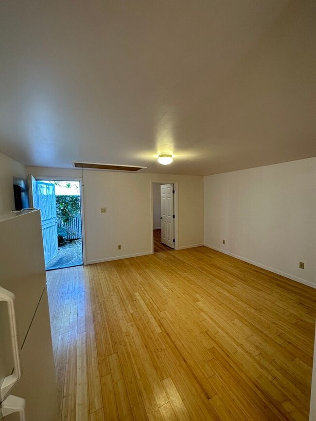 Building Photo - 855 52nd St