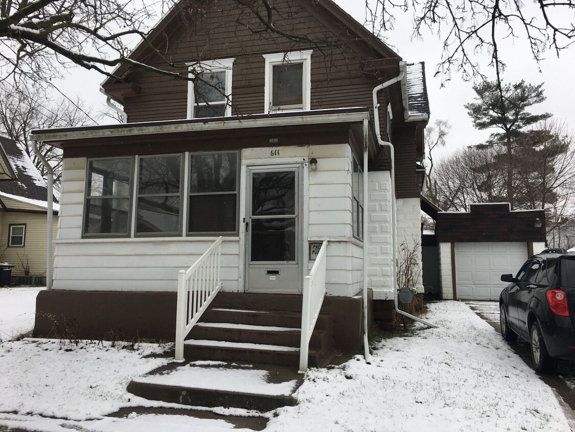 Primary Photo - 611 Steward Ave