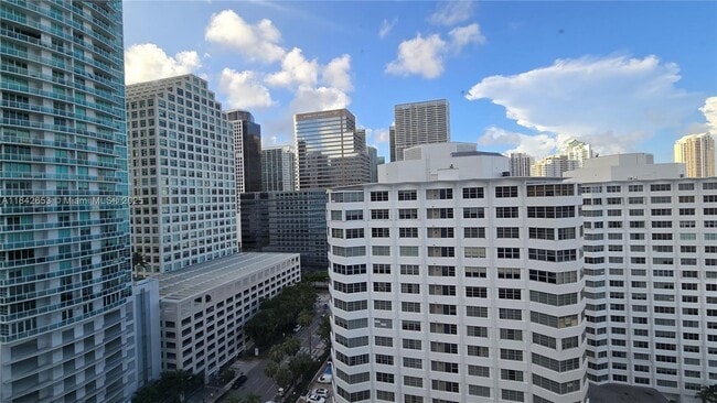 Building Photo - 999 Brickell Bay Dr