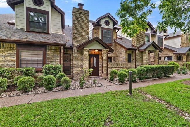 Building Photo - 10819 Crown Colony Dr