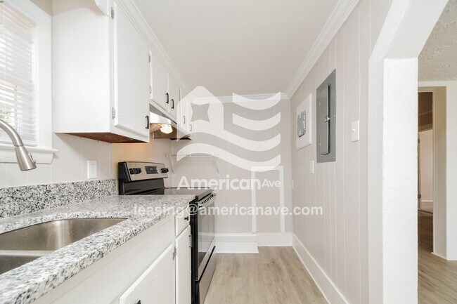 Building Photo - 1426 Hamlet St