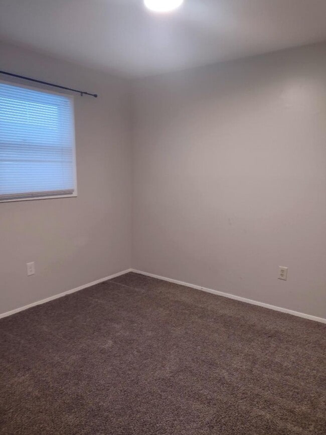 Building Photo - 101 E Ave B