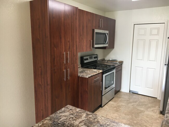 COCINA - 1073 N Erie Ave