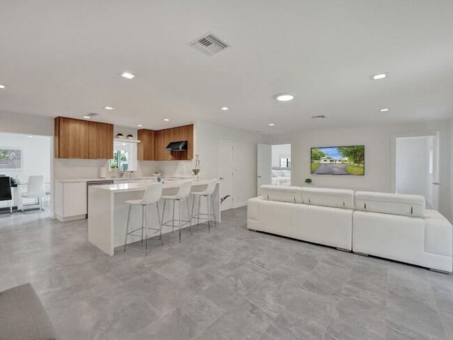Photo - 260 NW 36th St House