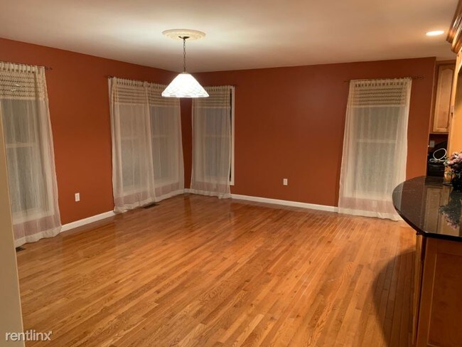 Building Photo - 3 br, 2 bath House - 26 BLACKPOOL RD