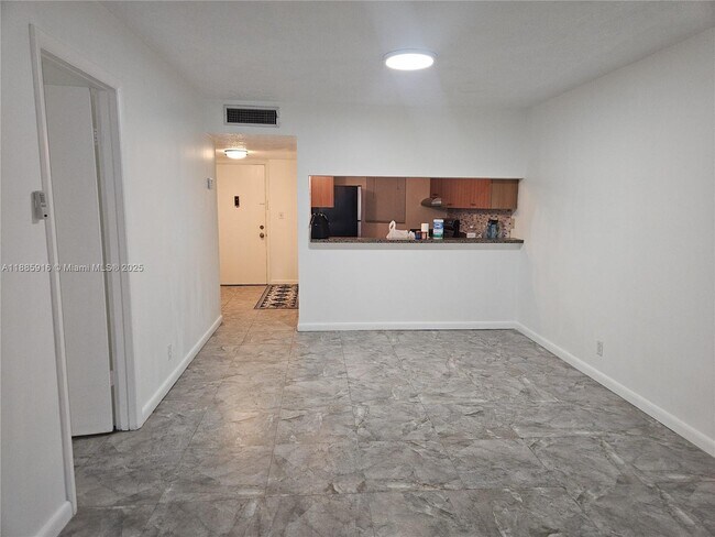 Foto del edificio - 7610 Stirling Rd