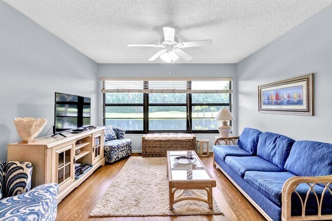 Foto del edificio - 18 Plantation Dr