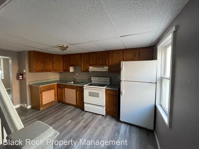 Building Photo - 3 br, 1 bath House - 213 E High Street