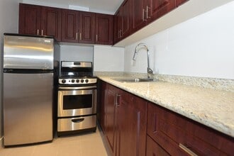 Building Photo - 230 Oak St Building Photo - 230 Oak St