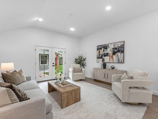 Photo - 1826 Woodcrest Dr House