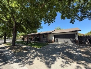 Building Photo - 3709 Columbine Dr