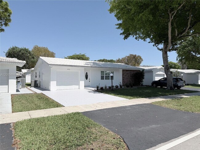 Foto del edificio - 8581 NW 17th St