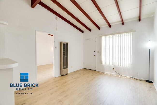 Foto del edificio - 7910 Willis Ave
