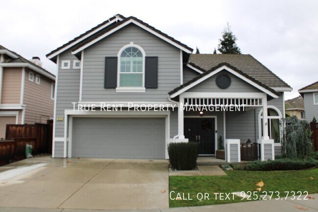 Building Photo - Gorgeous 4 Bedroom, 2 1/2 Bath Single Fami...