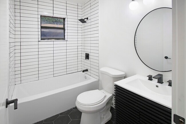 Foto del edificio - 800 NW 101st St