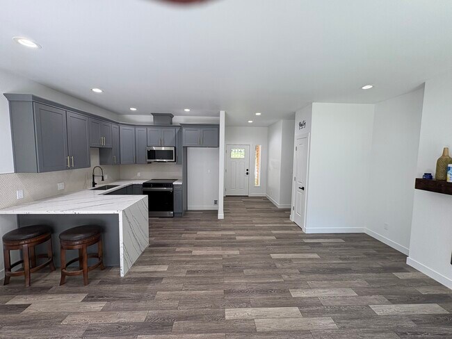 Foto del edificio - 3019 Hemlock Way