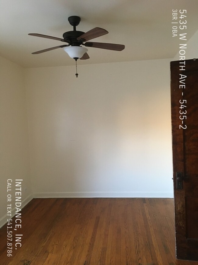 Building Photo - Spacious 3-Bedroom Apartment Available Now