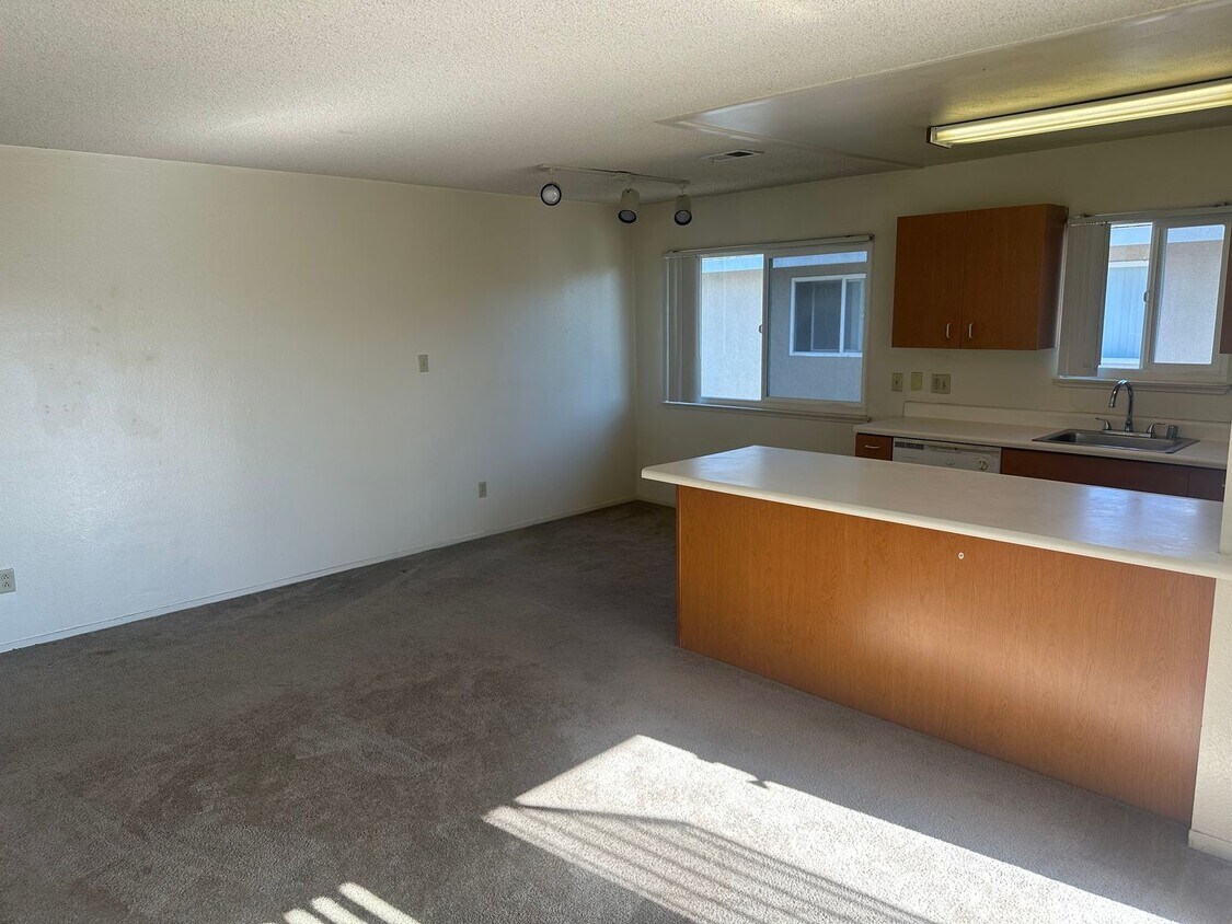 Building Photo - 2212 Palisade Ave