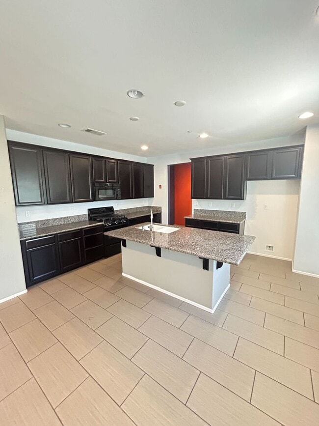 Building Photo - Beautiful Home For Rent NW Bakersfield COMING SOON!