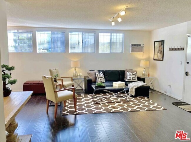 Foto del edificio - 1152 N Ogden Dr