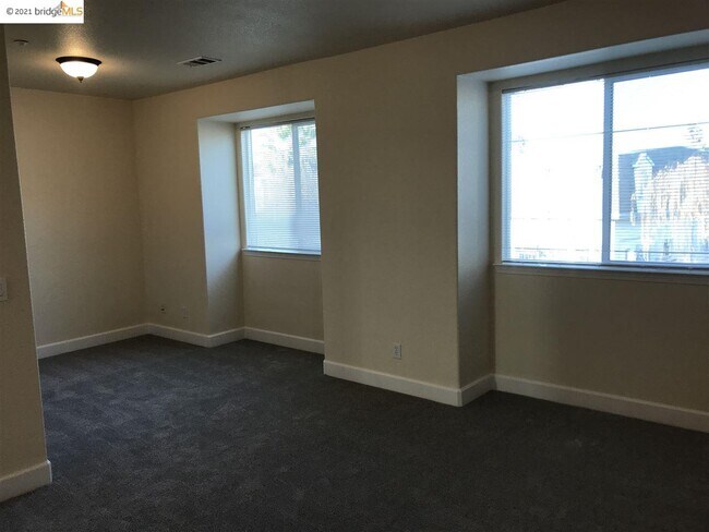 Foto del edificio - 2561 Mariner Rd