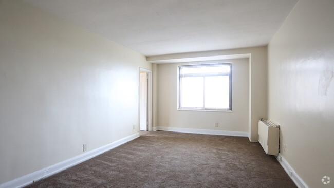 Living Room - 2BR, 2BA - 1,200 SF - 610 - ROYAL YORK APARTMENTS, LLC