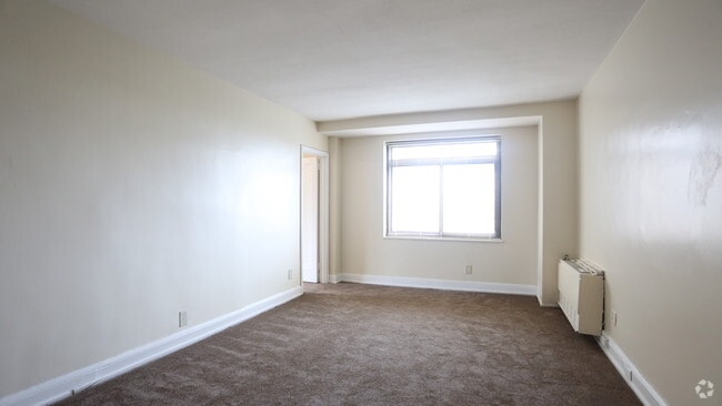 Living Room - 2BR, 2BA - 1,200 SF - ROYAL YORK APARTMENTS, LLC