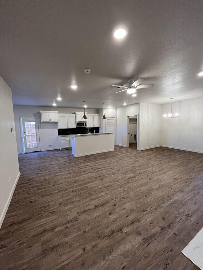 Building Photo - 10911 Albany Ave