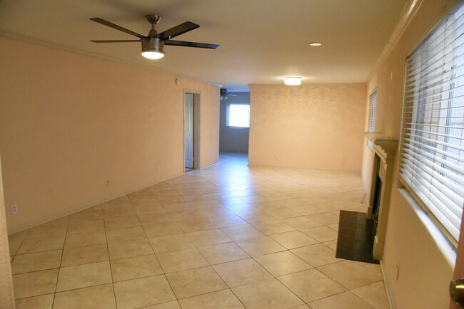 Living room - 1818 Greenfield Ave
