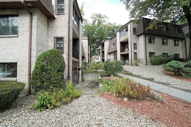 Primary Photo - Spacious Condo with Parking, Heat/Hot Wate...