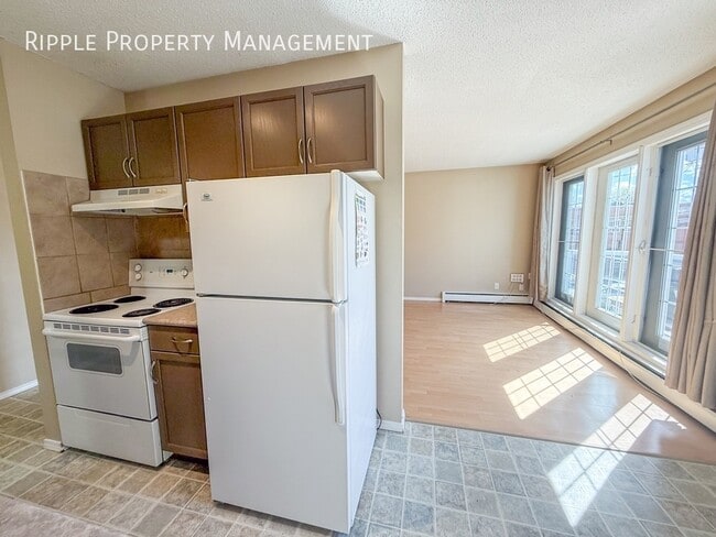 Photo du bâtiment - Modern 2 Beds, 1 Baths Apartment/Condo | N...