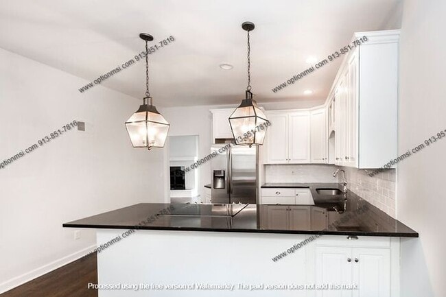 Building Photo - Fantastic Plaza location!!