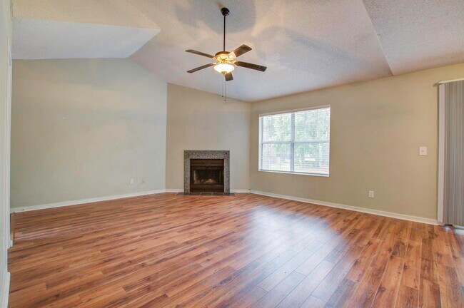 Foto del edificio - 7945 Timbercreek Ln