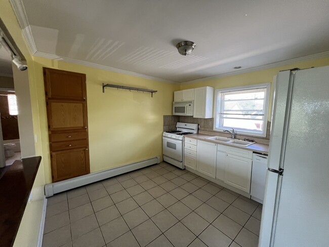 Building Photo - 236 Johnson St