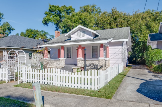 Building Photo - 427 E Washington Ave