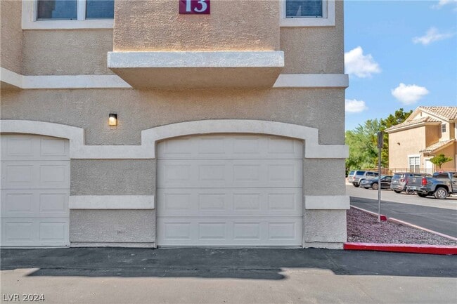Building Photo - 5855 Valley Dr