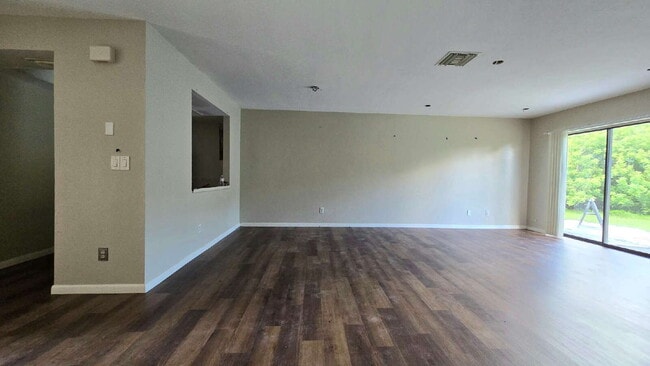 Foto del edificio - 3313 Skyline Blvd
