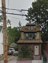 Building Photo - 140-99 Burden Crescent