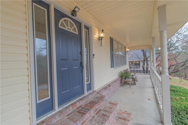 Building Photo - 15284 Putman Rd