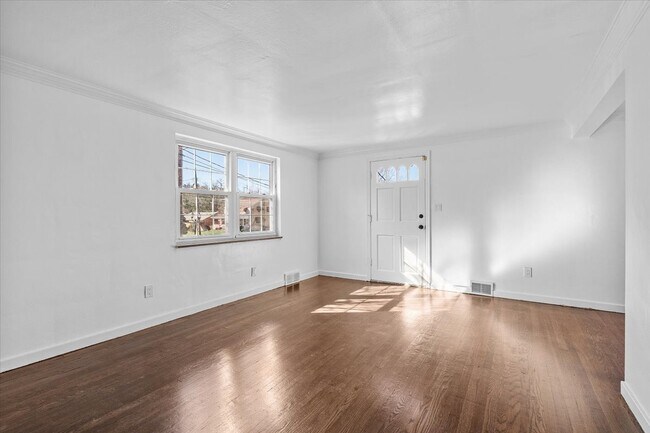 Foto del edificio - 4353 Woodhill Dr