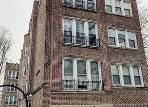 Building Photo - 6132 N Paulina St