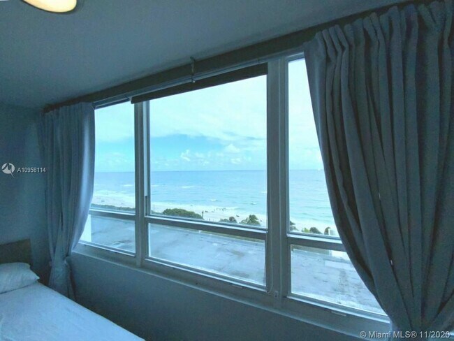 Foto del edificio - 5445 Collins Ave